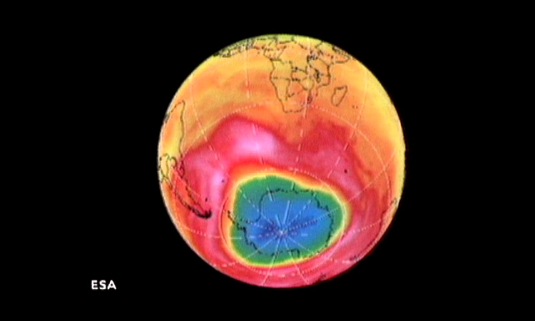 L'atmosphère en danger - La couche d'ozone - 2mn 14s